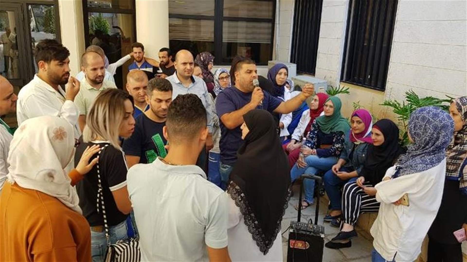 موظفو مستشفى صيدا الحكومي اعتصموا احتجاجا على عدم دفع مستحقاتهم