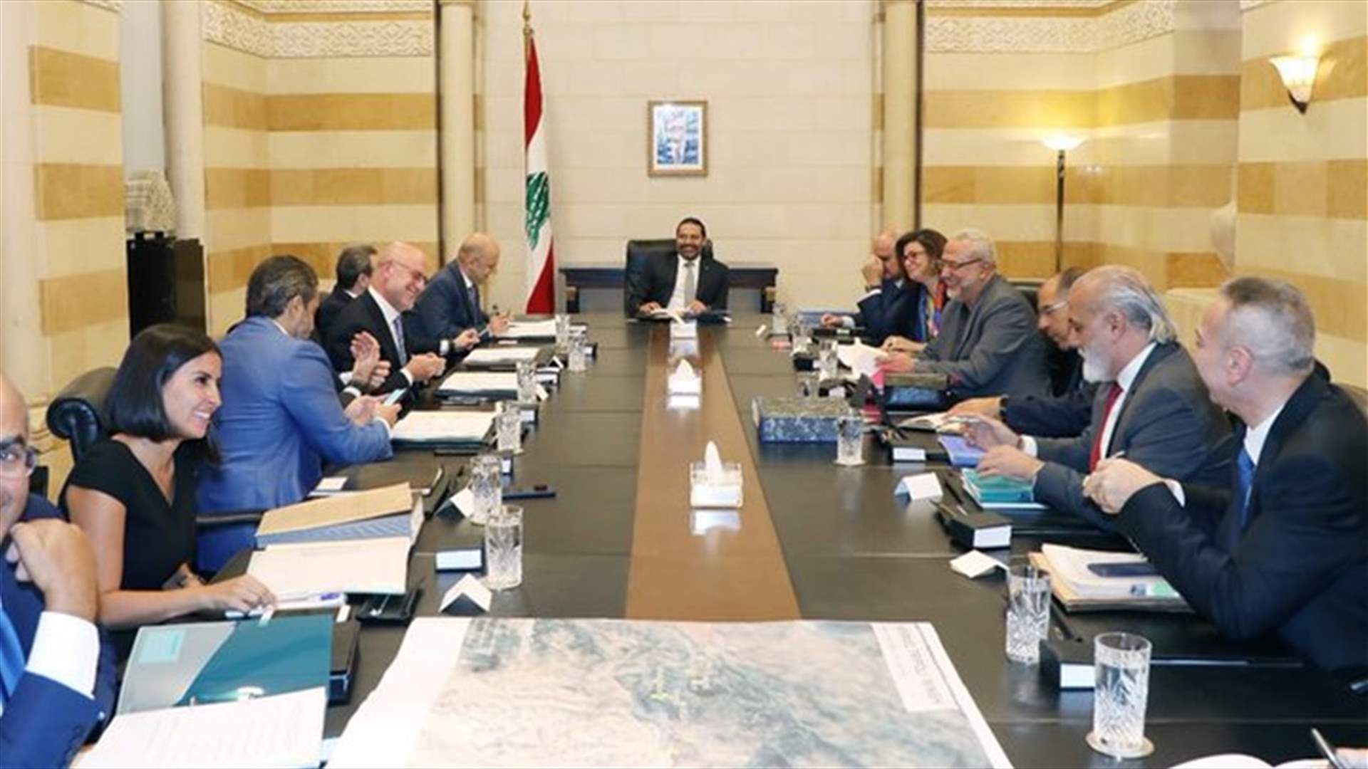 اجتماع في السراي للجنة المقالع والكسارات برئاسة الحريري