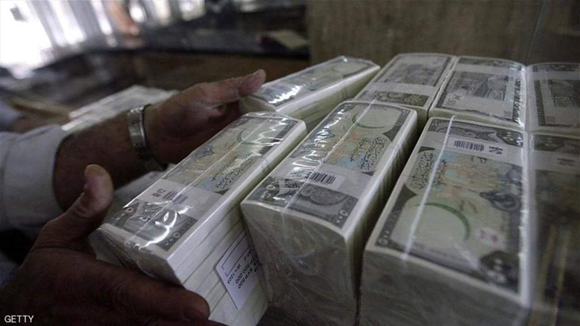 الليرة السورية تبلغ أدنى مستوى بالتاريخ في السوق السوداء