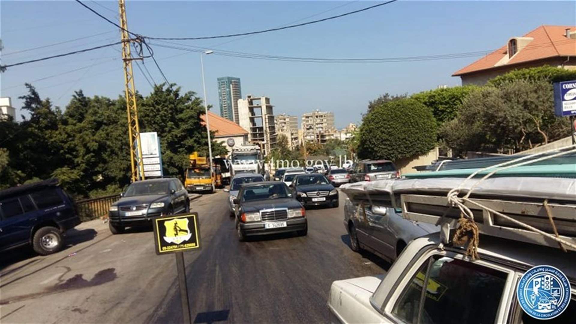 غرفة التحكم المروري تطلب من السائقين توخي الحذر على هذا الطريق... (صور)