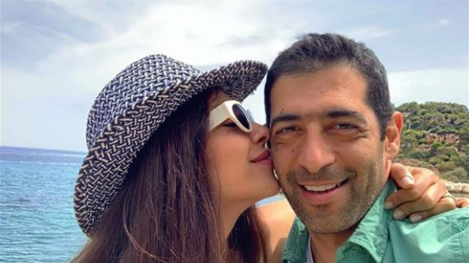 ريتا لمع وزوجها النائب الياس حنكش في اليونان.. إطلالة بعيدة عن الرسميّة (صور)