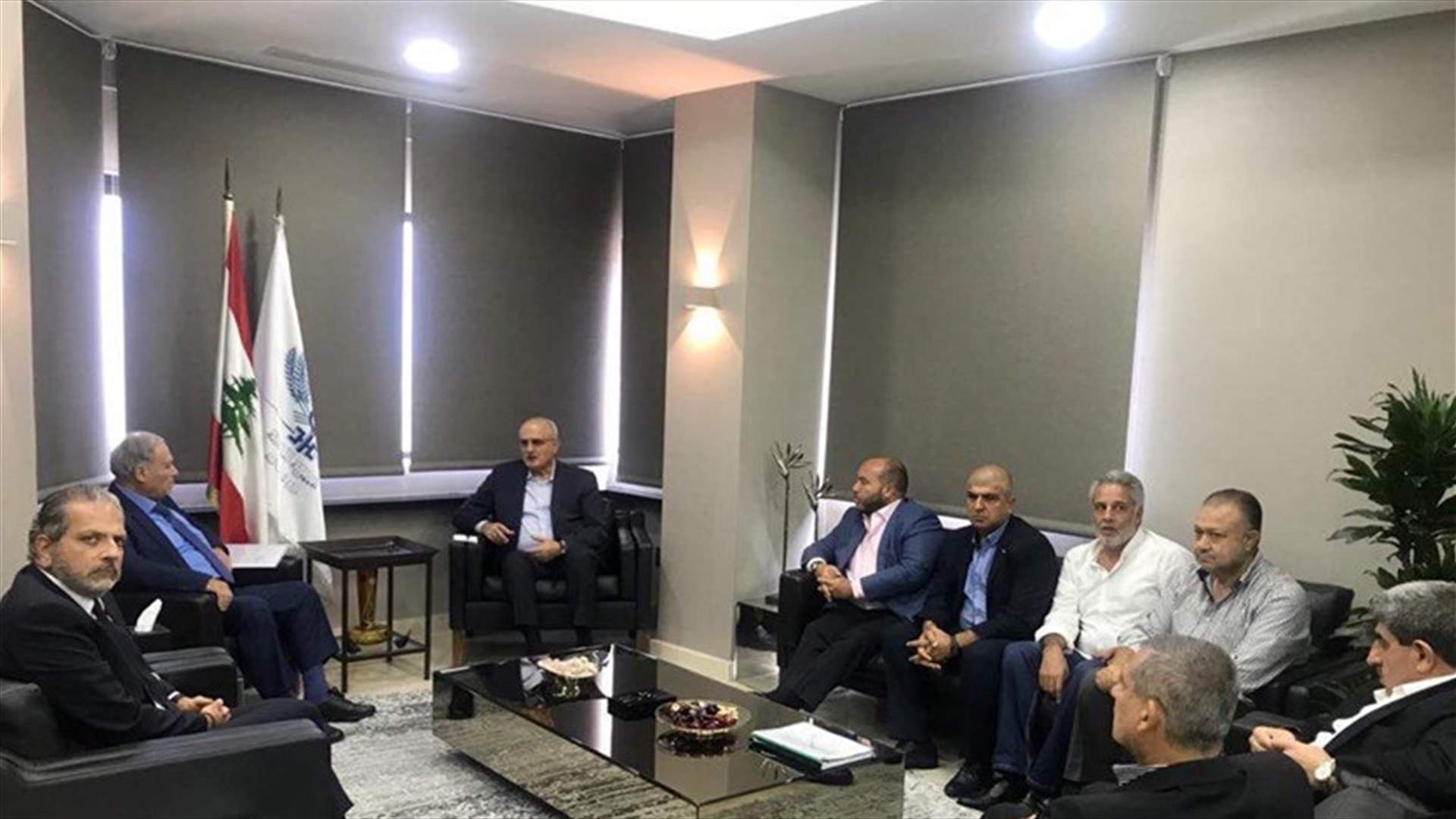 خليل عرض مع وفد نقابات أصحاب الشركات المستوردة للنفط والصهاريج والمحطات اوضاع قطاع المحروقات