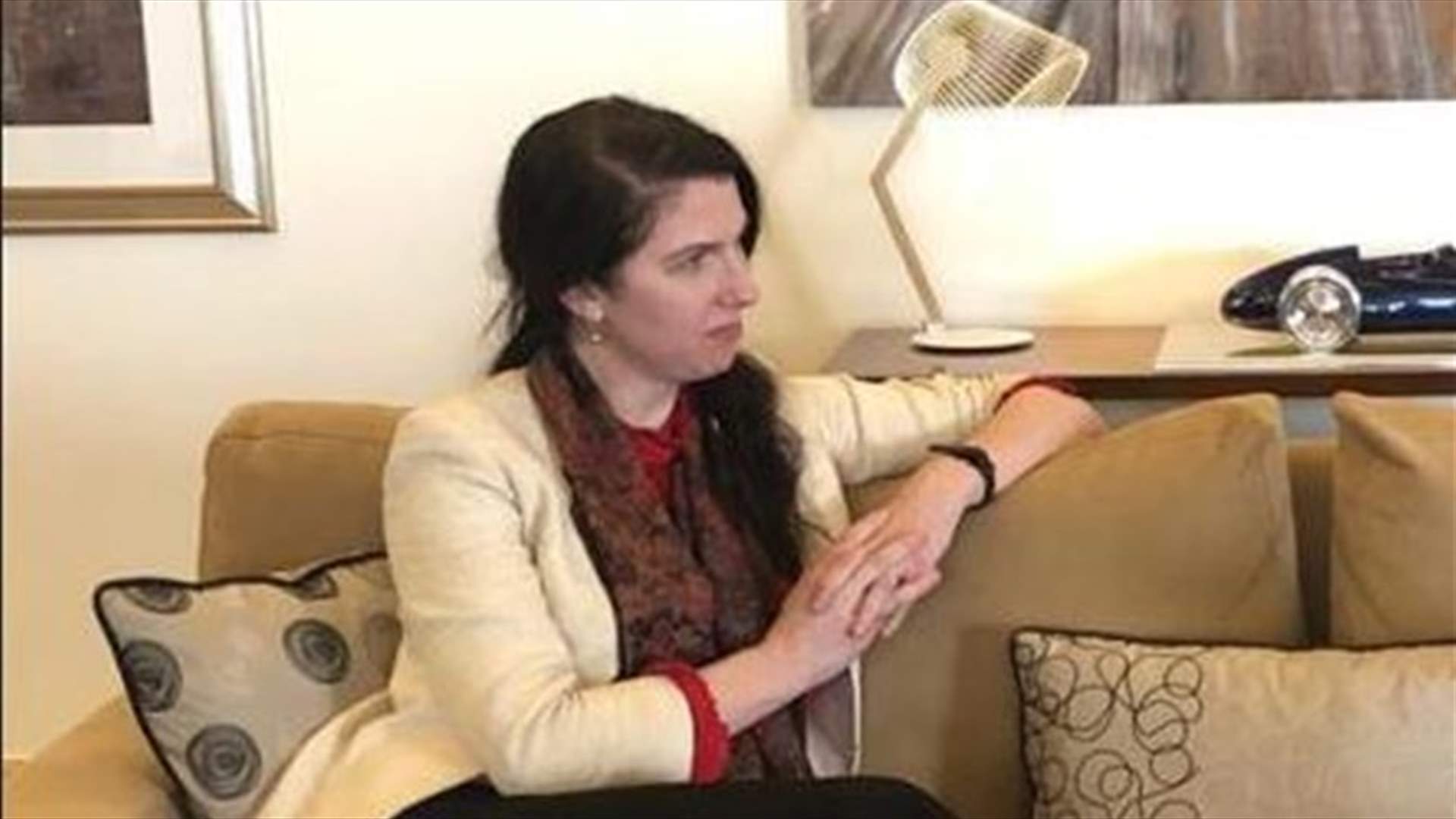 سفيرة أستراليا من مطار بيروت: أخذت معي &quot;عسل وفستق لبناني&quot;