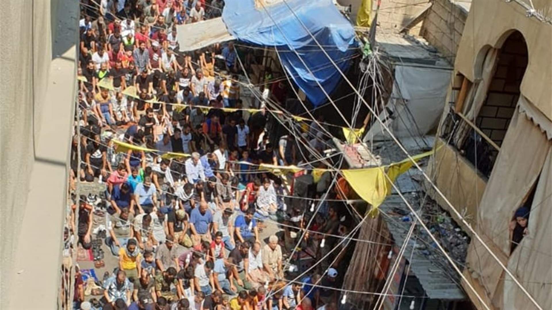 صلاة وتظاهرة في مخيم عين الحلوة رفضا لقرار وزير العمل (صورة)