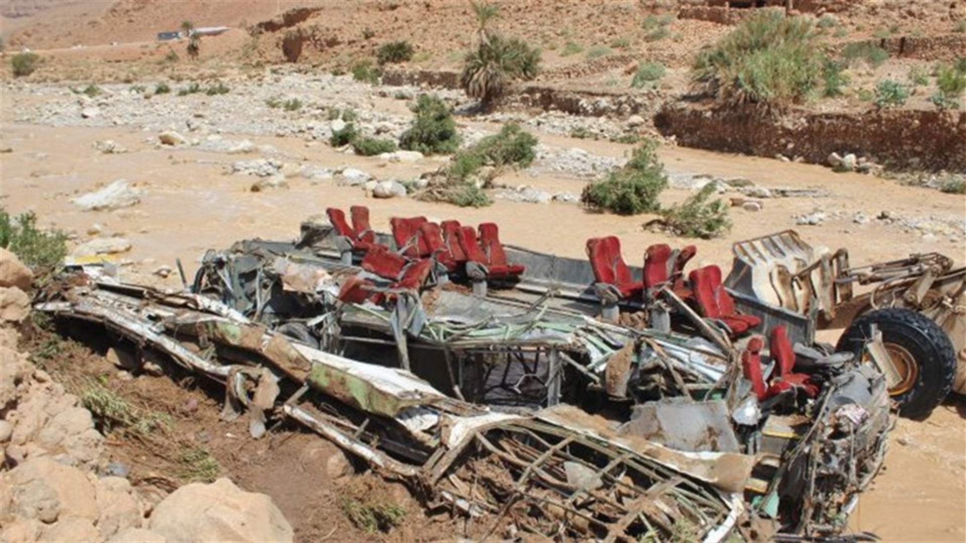 ارتفاع حصيلة انقلاب حافلة جراء السيول في المغرب إلى 17 قتيلا