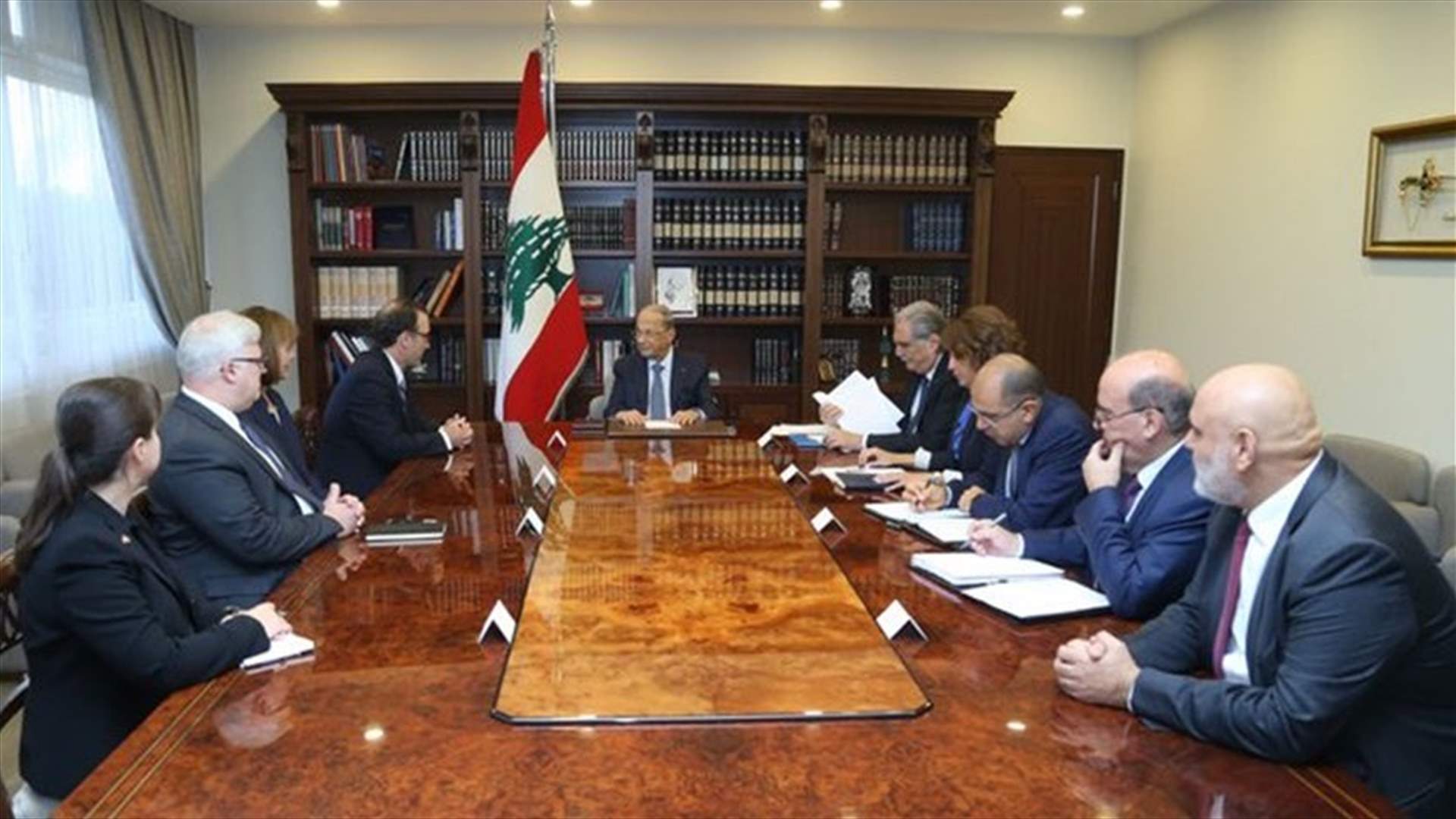 Aoun calls on Washington to help Lebanon facilitate return of Syrian refugees