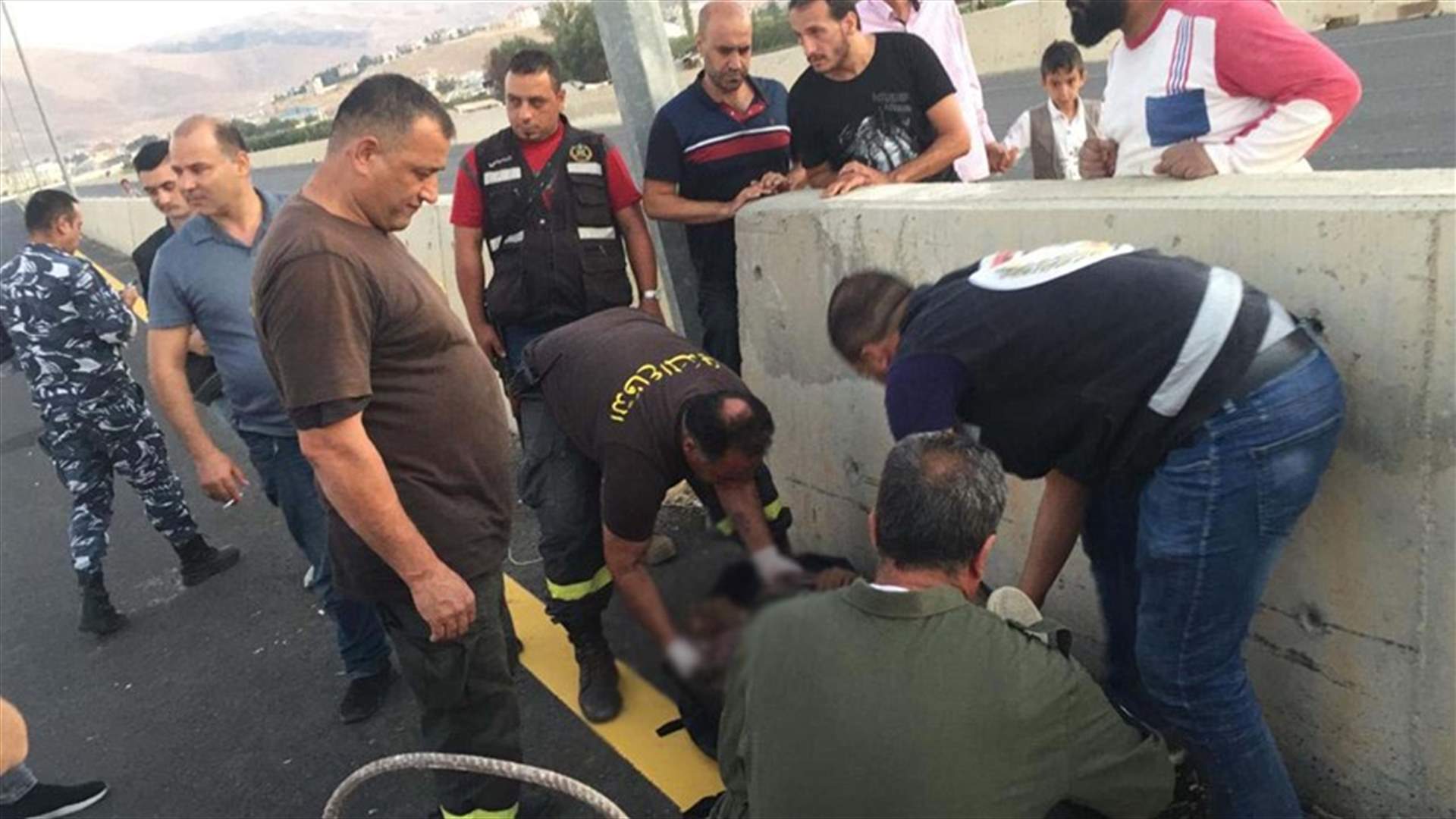جثة مواطن على الاوتوستراد العربي...