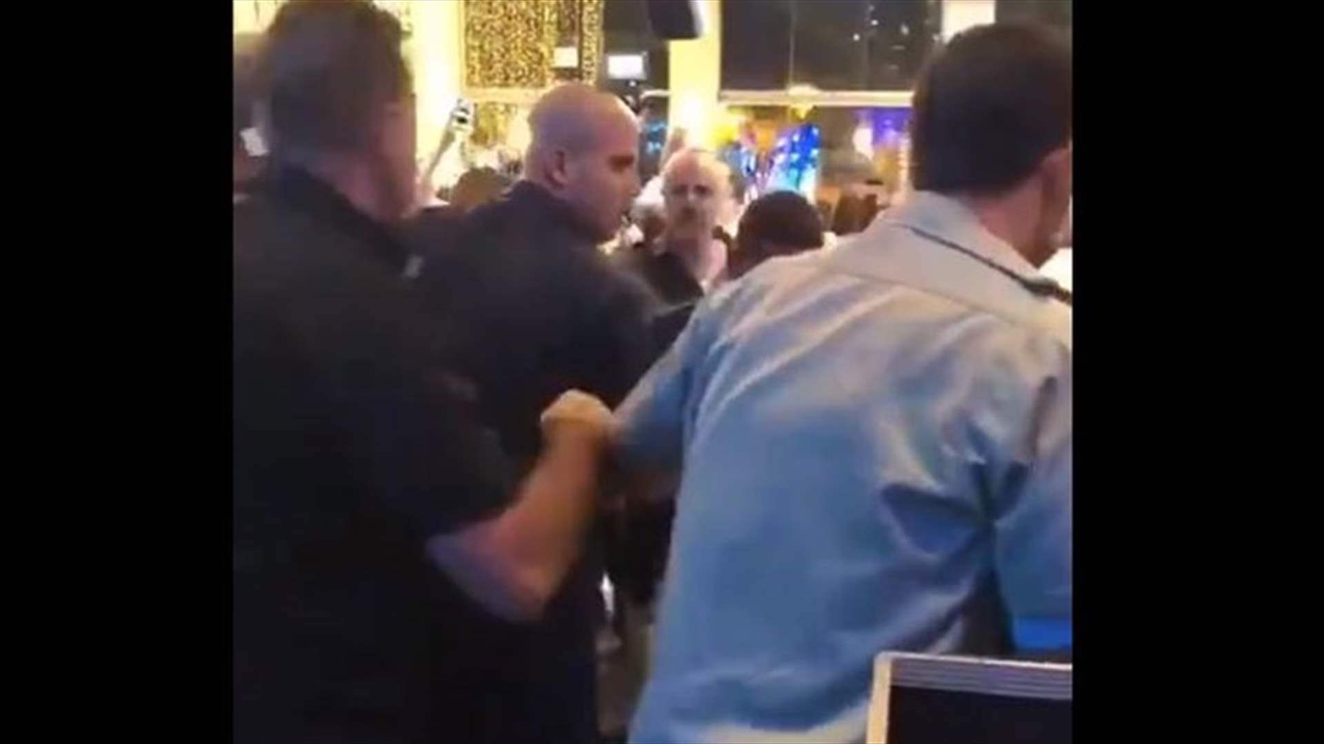 إخلاء نتنياهو عن المنصة في أشدود بعد سماع صوت صفارات الإنذار (فيديو)