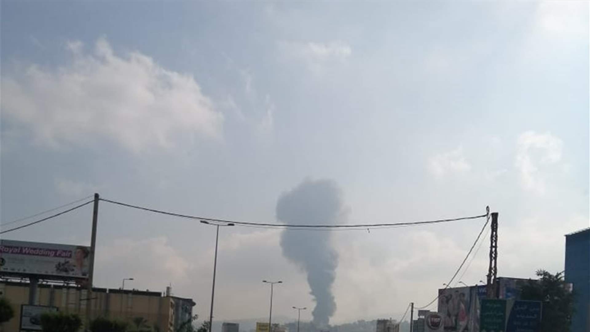 حريق داخل ناد رياضي في بصاليم... والدخان يغطي سماء المنطقة
