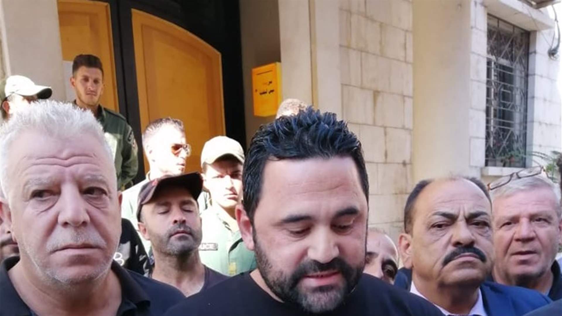عمال وموظفو بلدية بعلبك والقرى المجاورة: مستمرون بالاضراب
