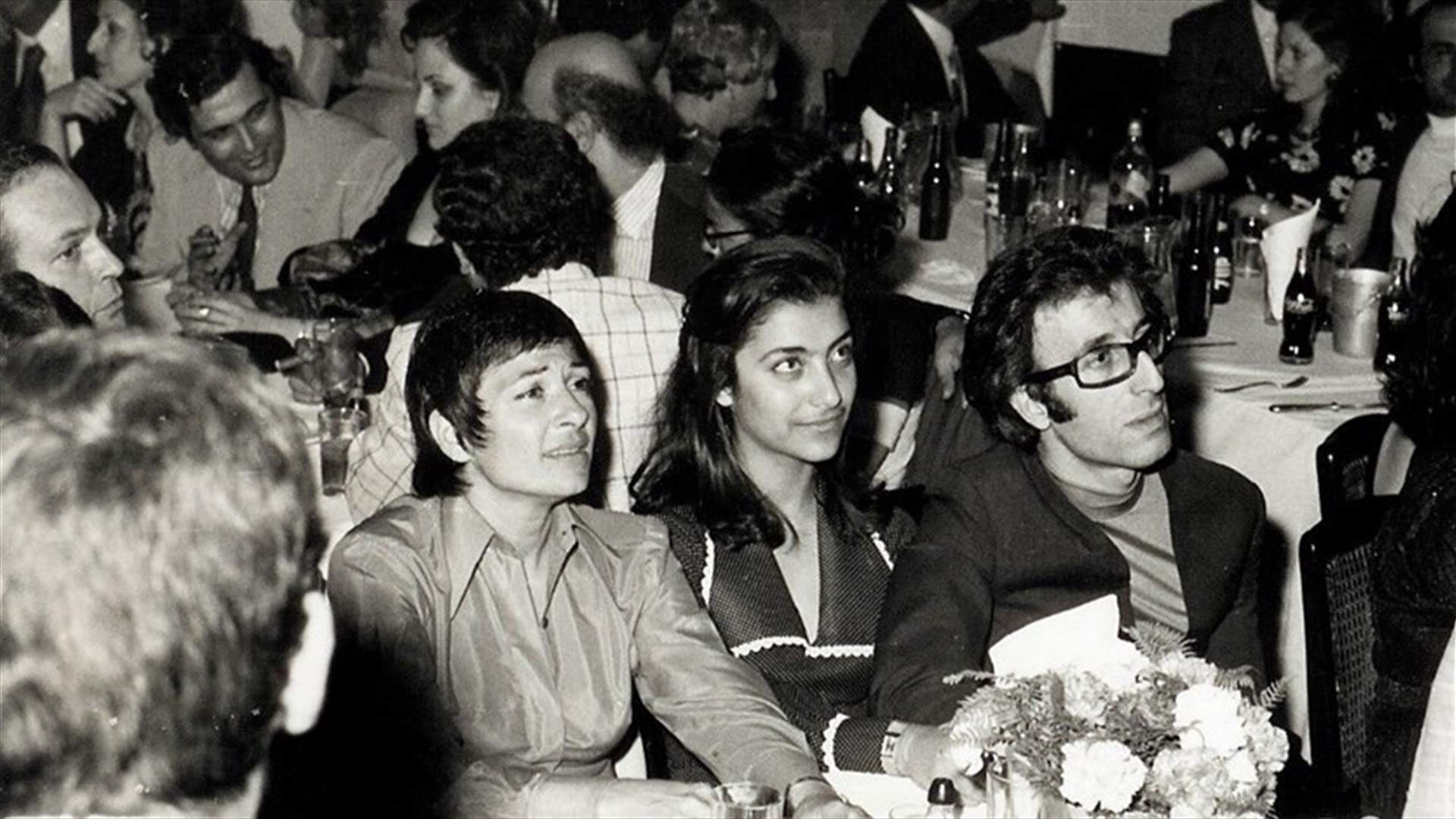 صور نادرة من الأرشيف لسيمون أسمر في ستيديو الفن 1973