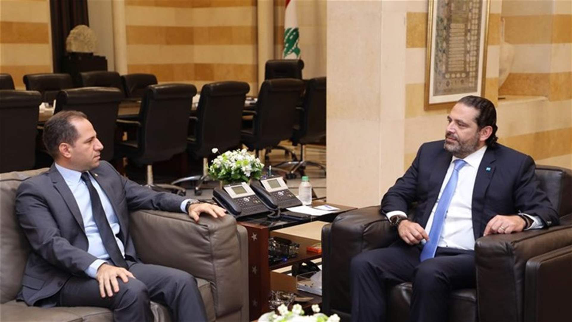 الحريري عرض الاوضاع مع رئيس الكتائب واستقبل رئيس قلم المحكمة الدولية