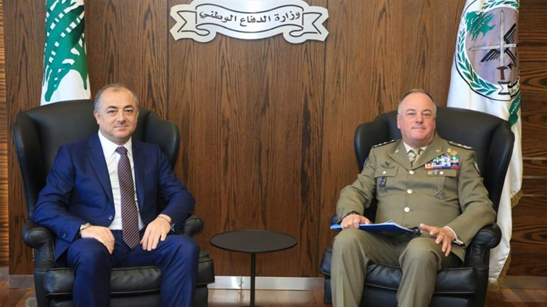 بو صعب عرض وديل كول شؤوناً أمنية