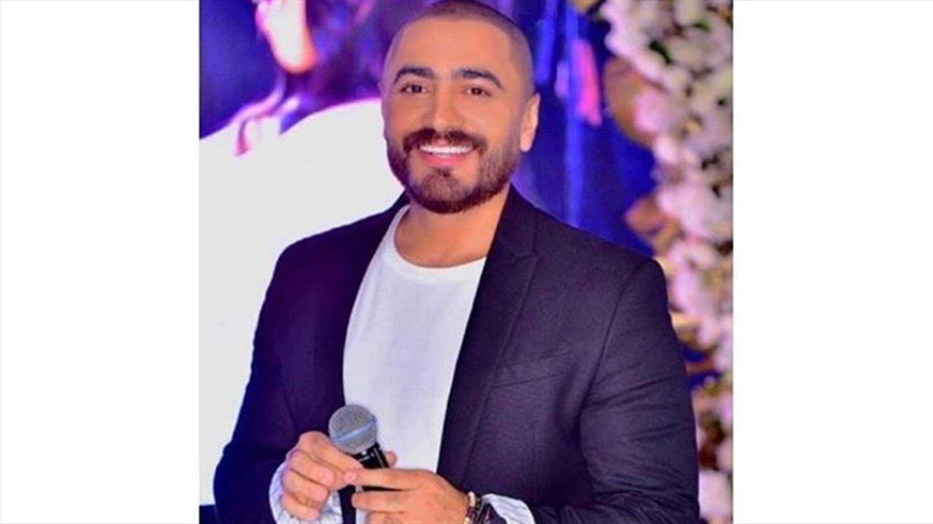تامر حسني &quot;يواسي&quot; شاباً انفصل عن حبيبته... وهذه هي نصيحته له! (صورة)