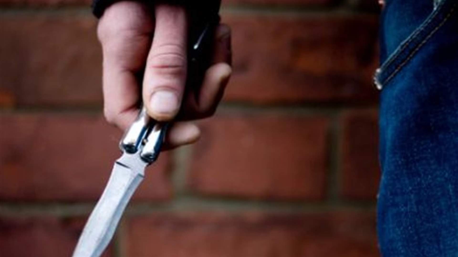 إصابة شخصين طعنا في شمسطار...