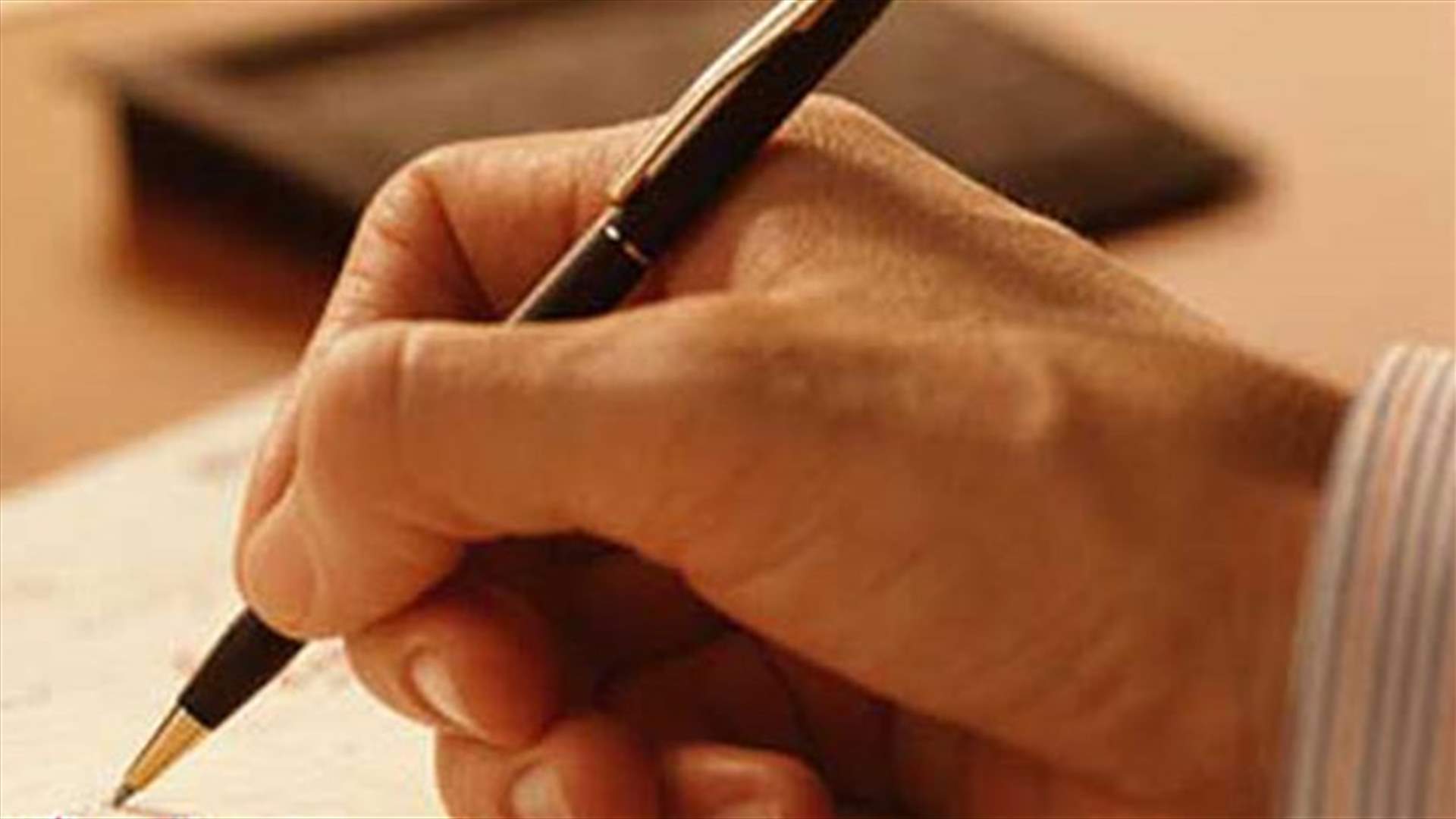 "حرب" بين المخاتير ... (الاخبار)