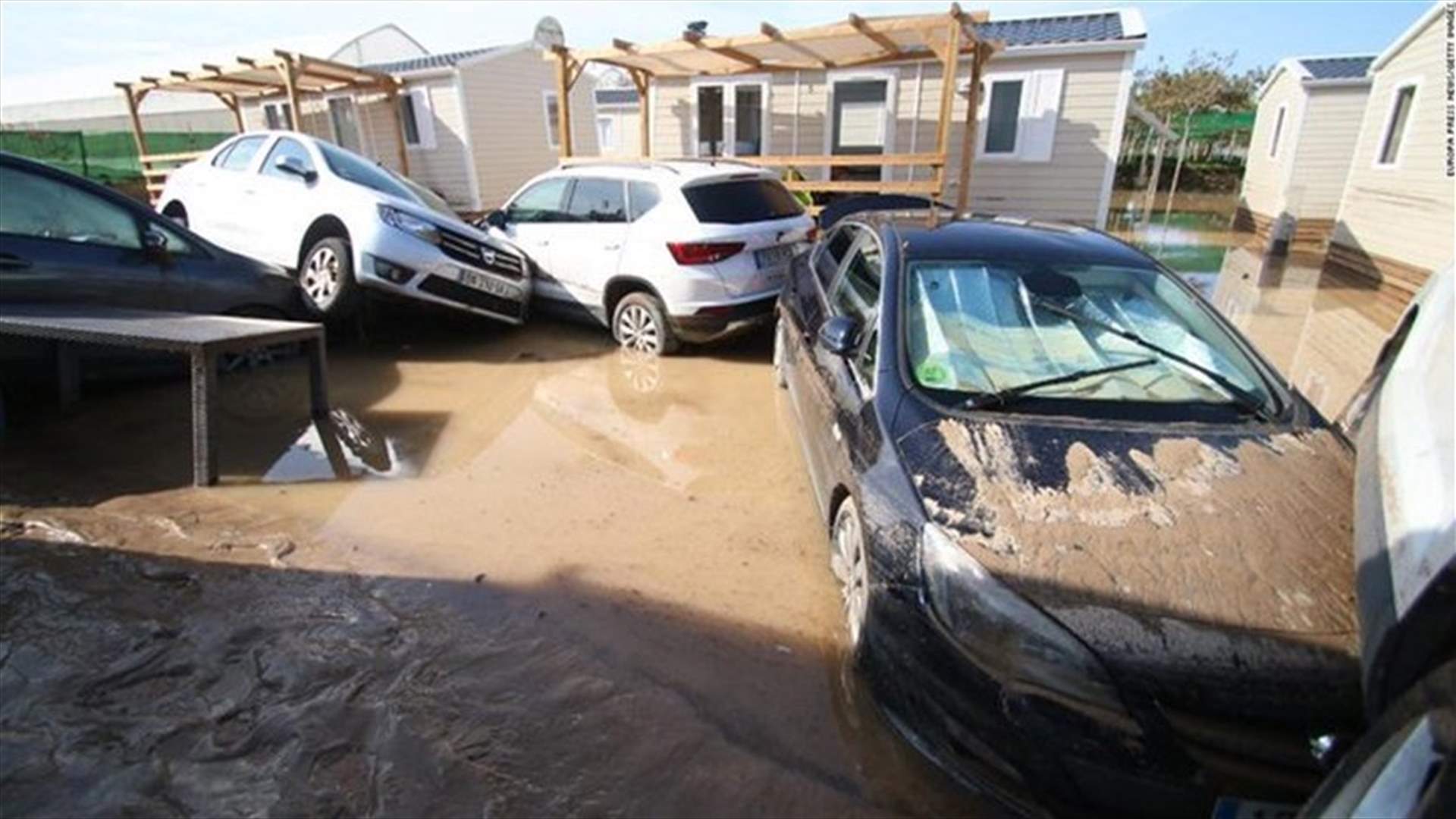 Floods kills at least five in southeast Spain, thousands evacuated