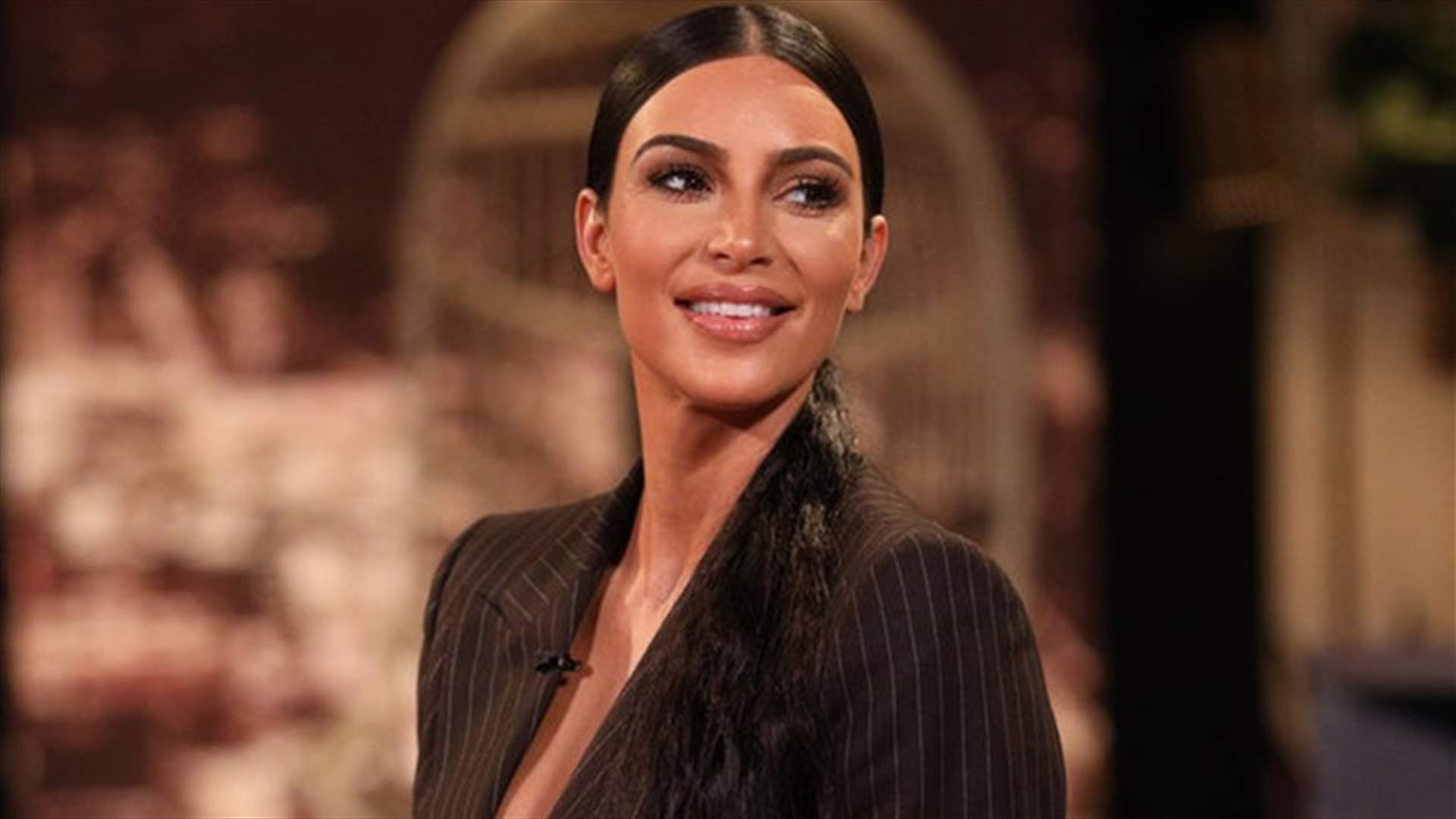 كيم كارديشيان نسخة عن والدتها كريس جينر في أحدث إطلالةٍ لها