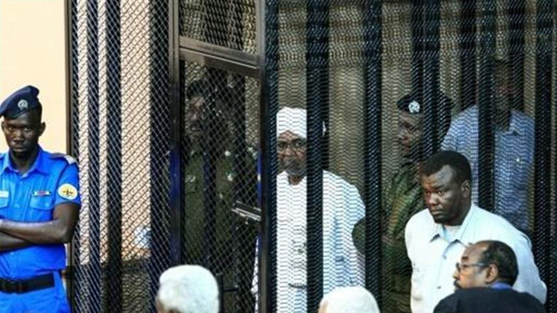 شاهد في محاكمة البشير: أموال مشبوهة استُخدمت لإرسال معدات عسكرية إلى دولة مجاورة