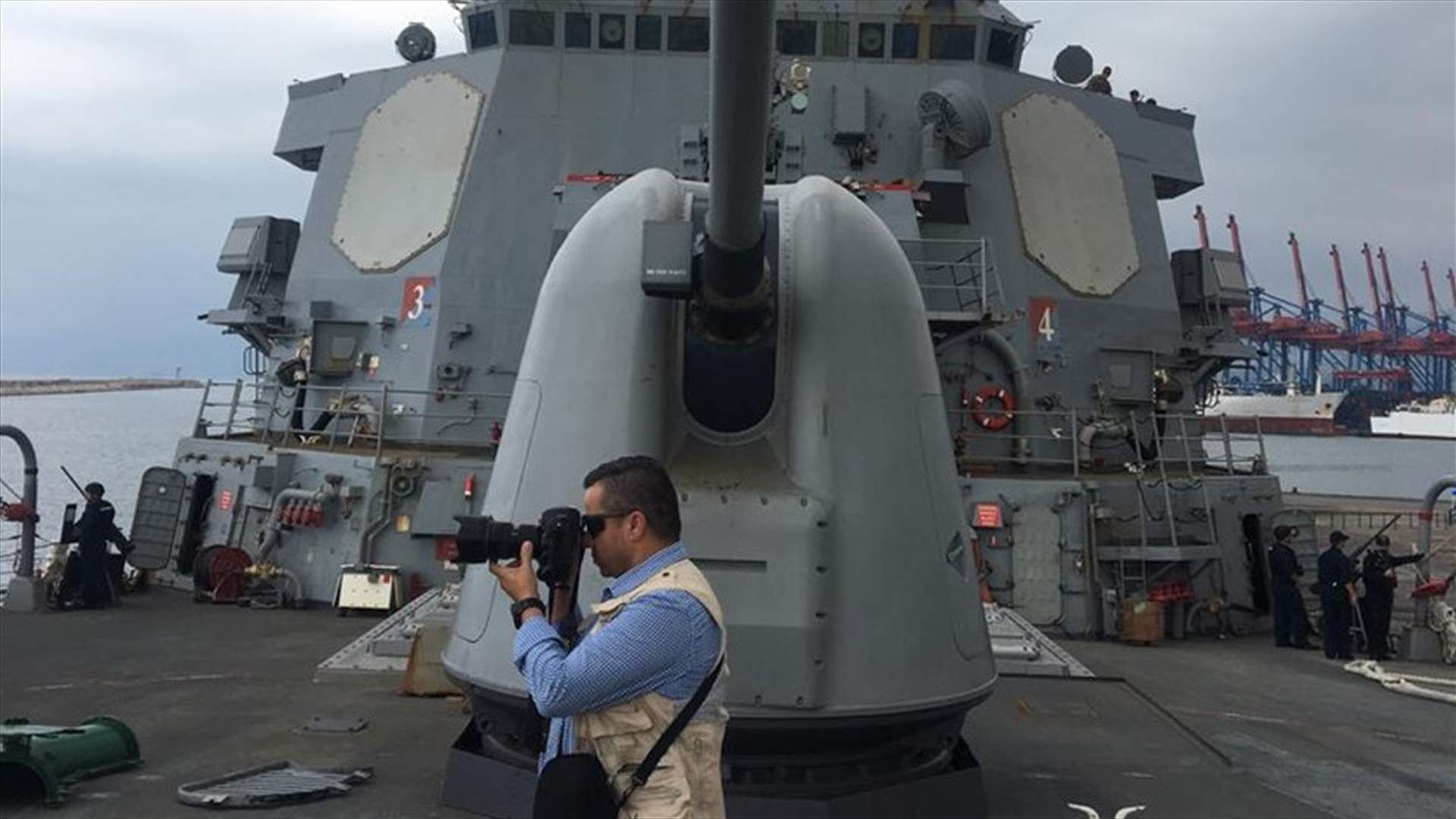 جولة للاعلاميين في ارجاء البارجة USS RAMAGE الاميركية في مرفأ بيروت