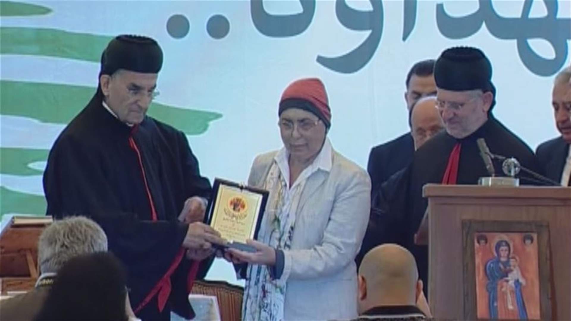 رابطة "سيدة إيليج" تقلّد ميدالية "سيدة ايليج" الى المقاومة جوسلين خويري تقديرا لتضحياتها ومقاومتها (صور وفيديو)