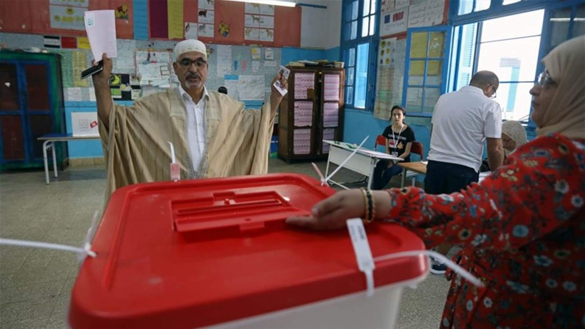 قيس سعيّد في الطليعة للدورة الرئاسية الثانية بعد فرز27% من الأصوات في تونس