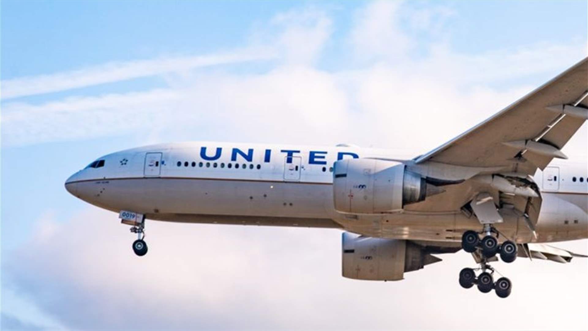 طرد مسن وزوجته من على متن طائرة United... ماذا حصل مع مضيفة الطيران؟