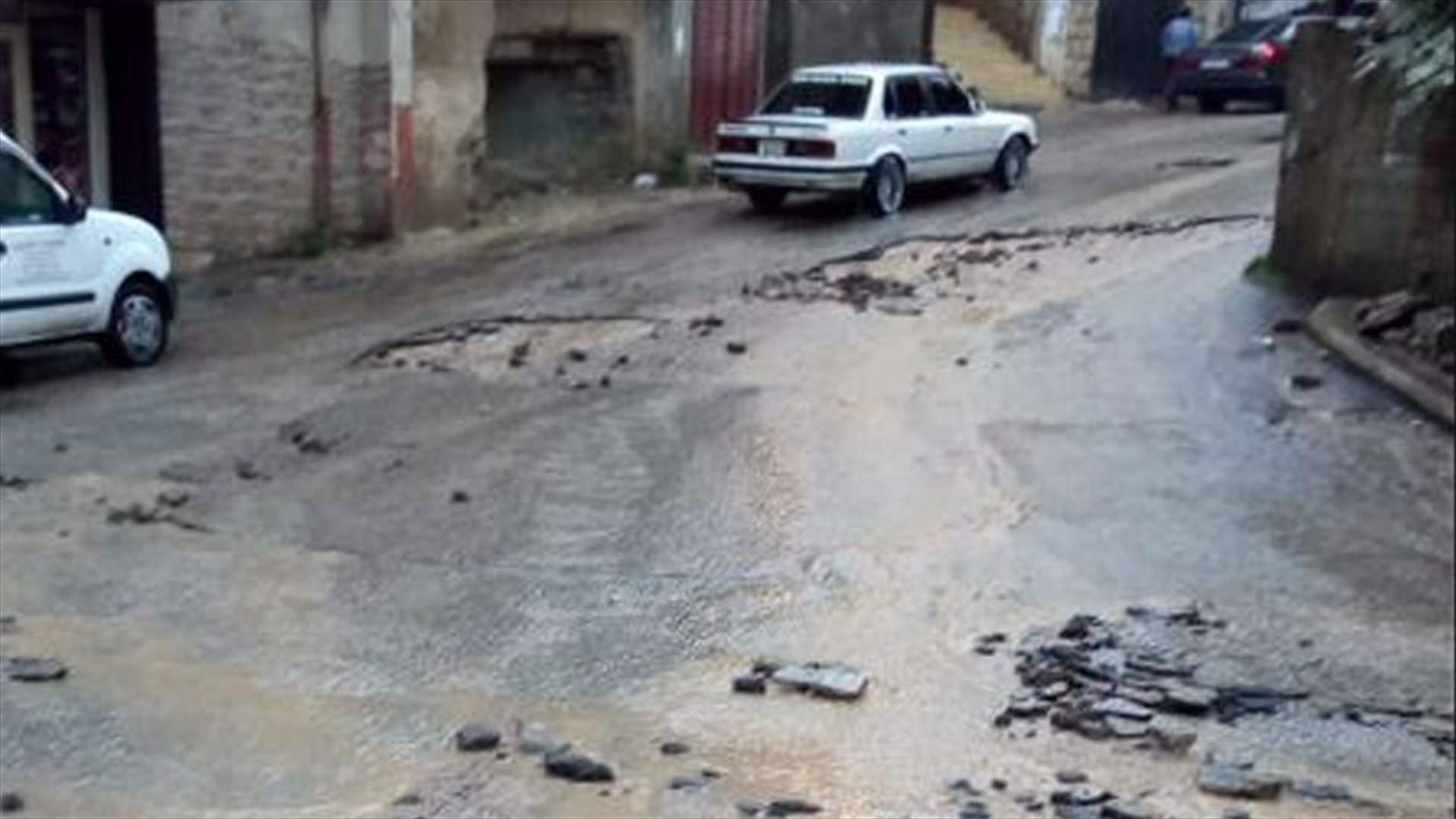 سيول واضرار نتيجة الأمطار الغزيرة في عكار العتيقة...