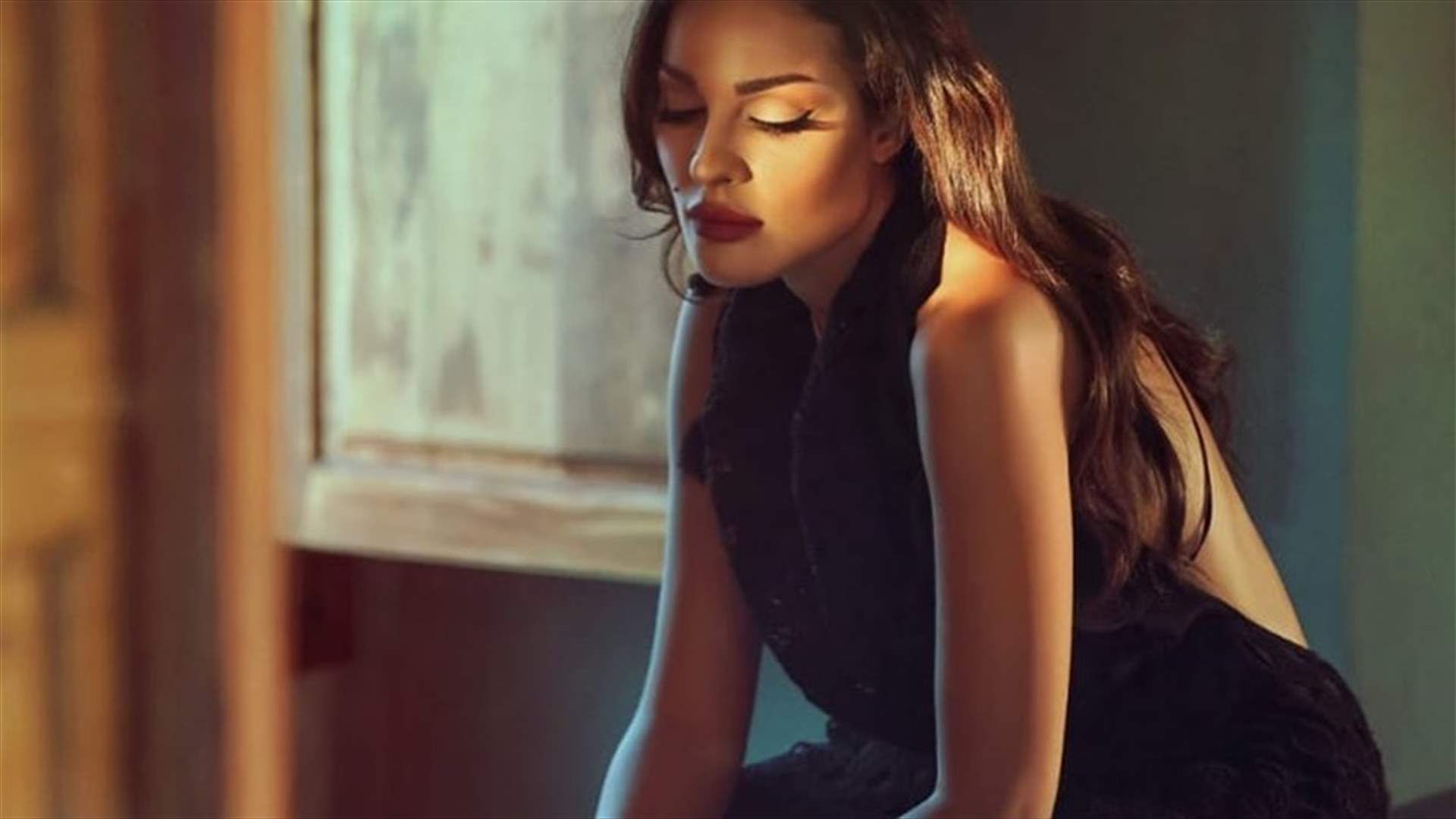 نادين نسيب نجيم في أول تجربة تمثيليّة لها قبل 10 سنوات على الـ LBCI (صور)