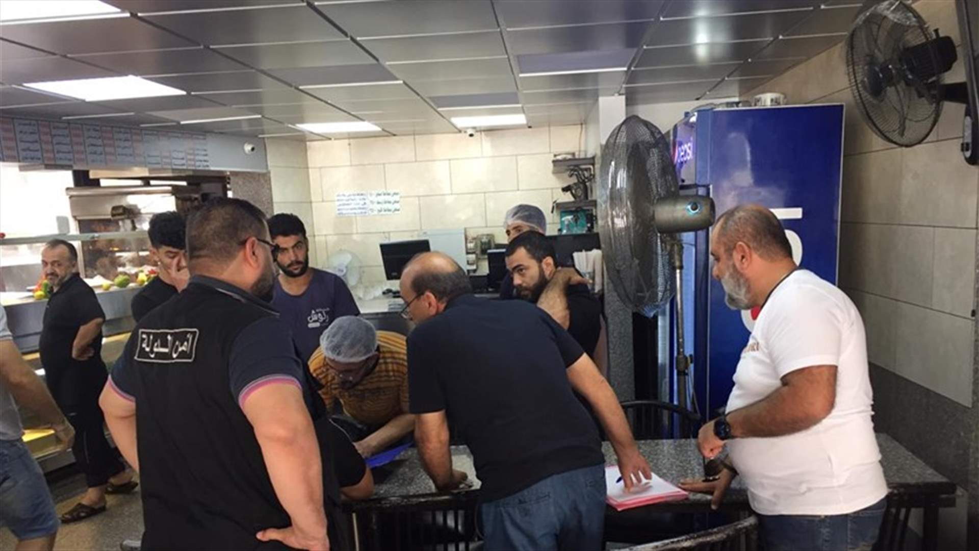 "التفتيش" في وزارة العمل اقفل 4 محال تجارية في ابي سمراء ونظم محاضر ضبط