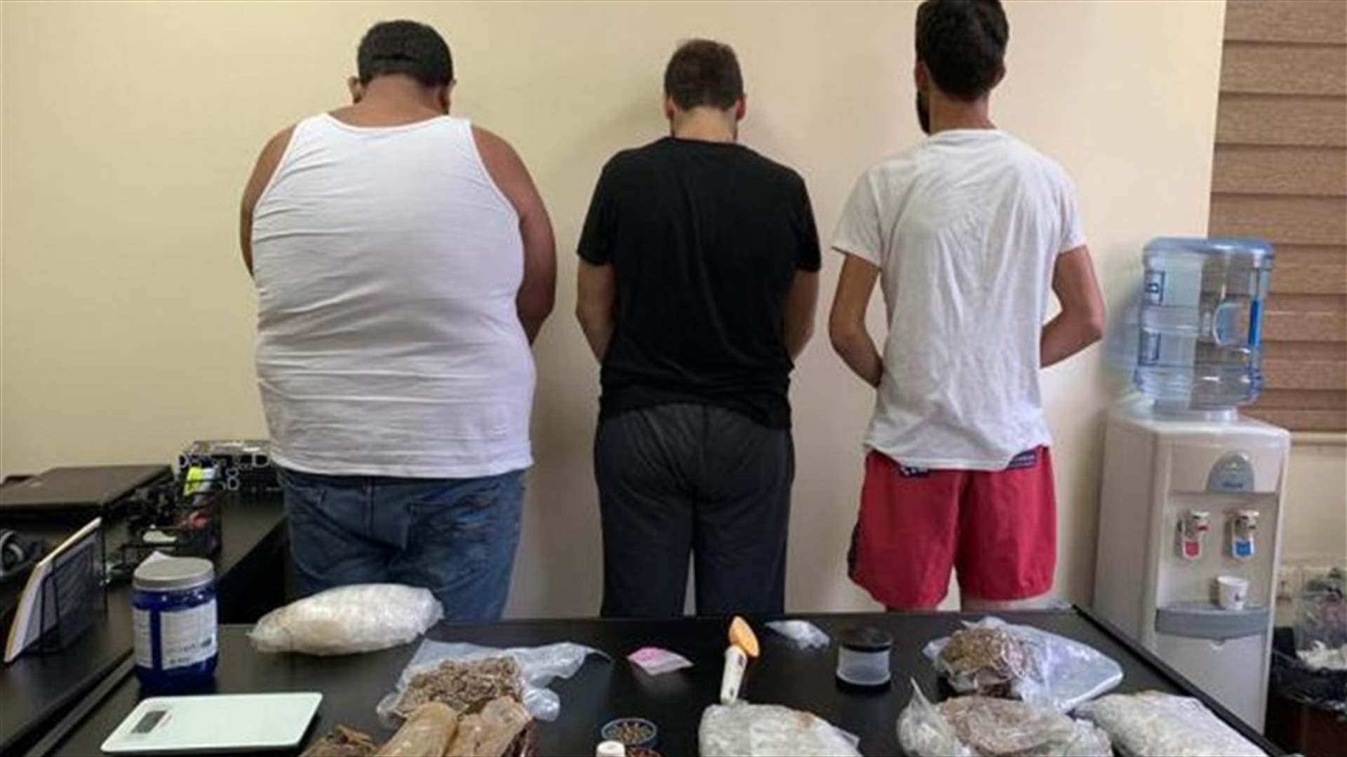 توقيف 3 أشخاص يروجون المخدرات داخل الجامعات... اليكم التفاصيل (صورة)