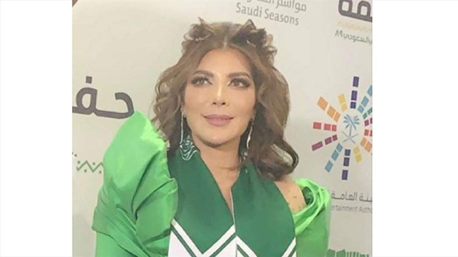 أصالة تُشعل الإنترنت بإطلالتها الخضراء في تبوك