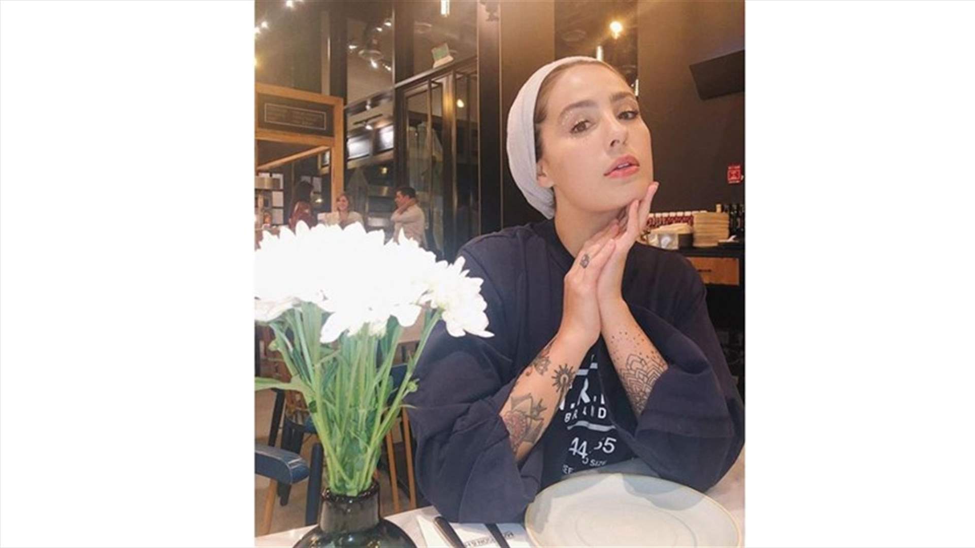 مدوّنة الموضة آسيا عاكف تفاجئ متابعيها بخلعها الحجاب... وتكشف سبب قرارها في فيديو!