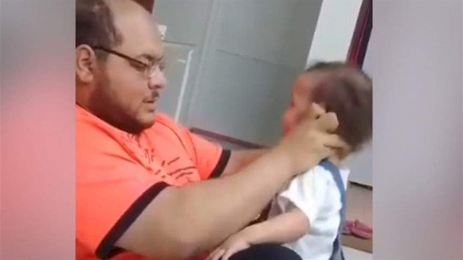 بعد انتشار فيديو الأب الذي عنّف ابنته... كيف علّقت عائلته؟