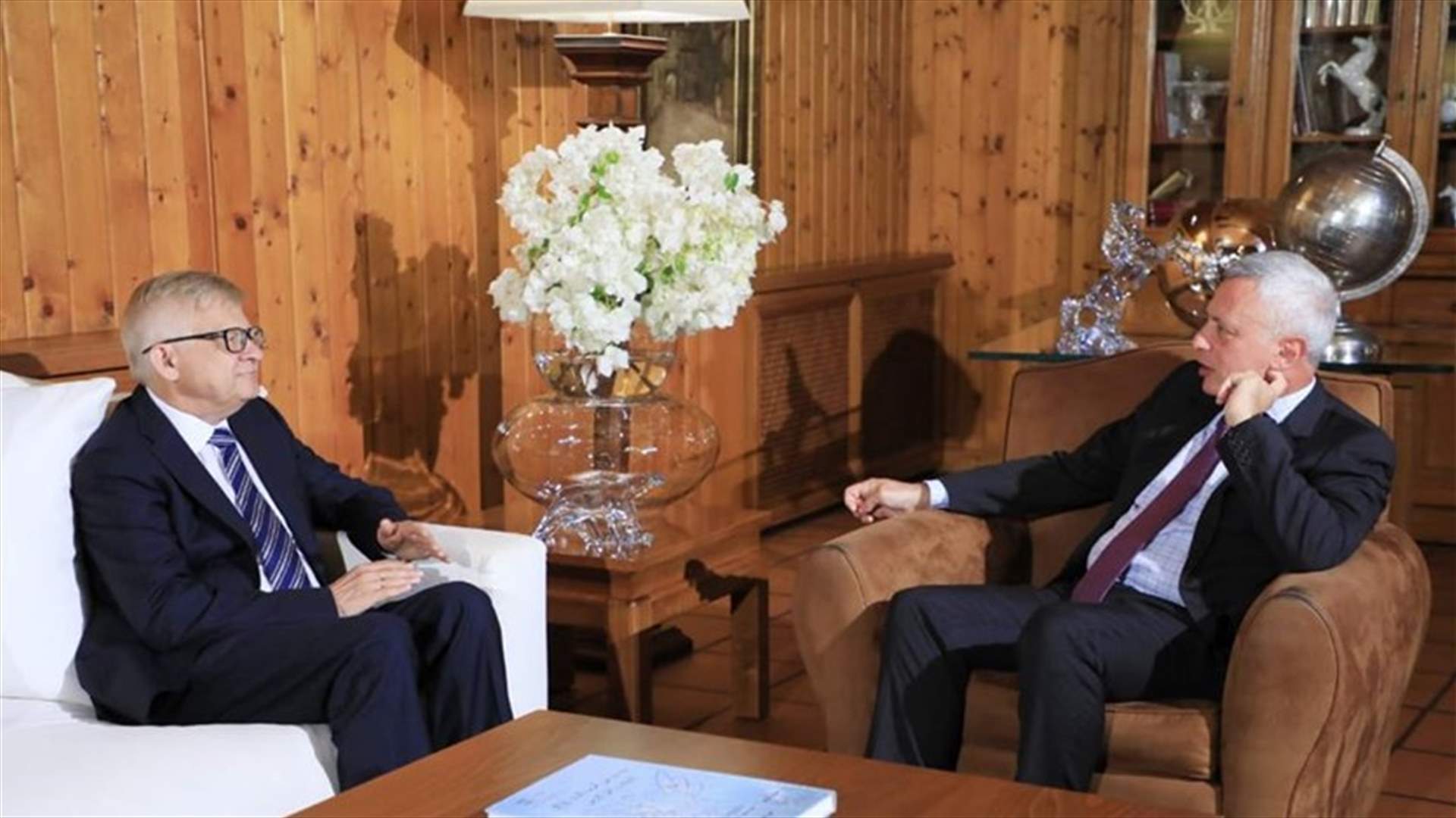 فرنجيه عرض الأوضاع مع سفيري بريطانيا وروسيا