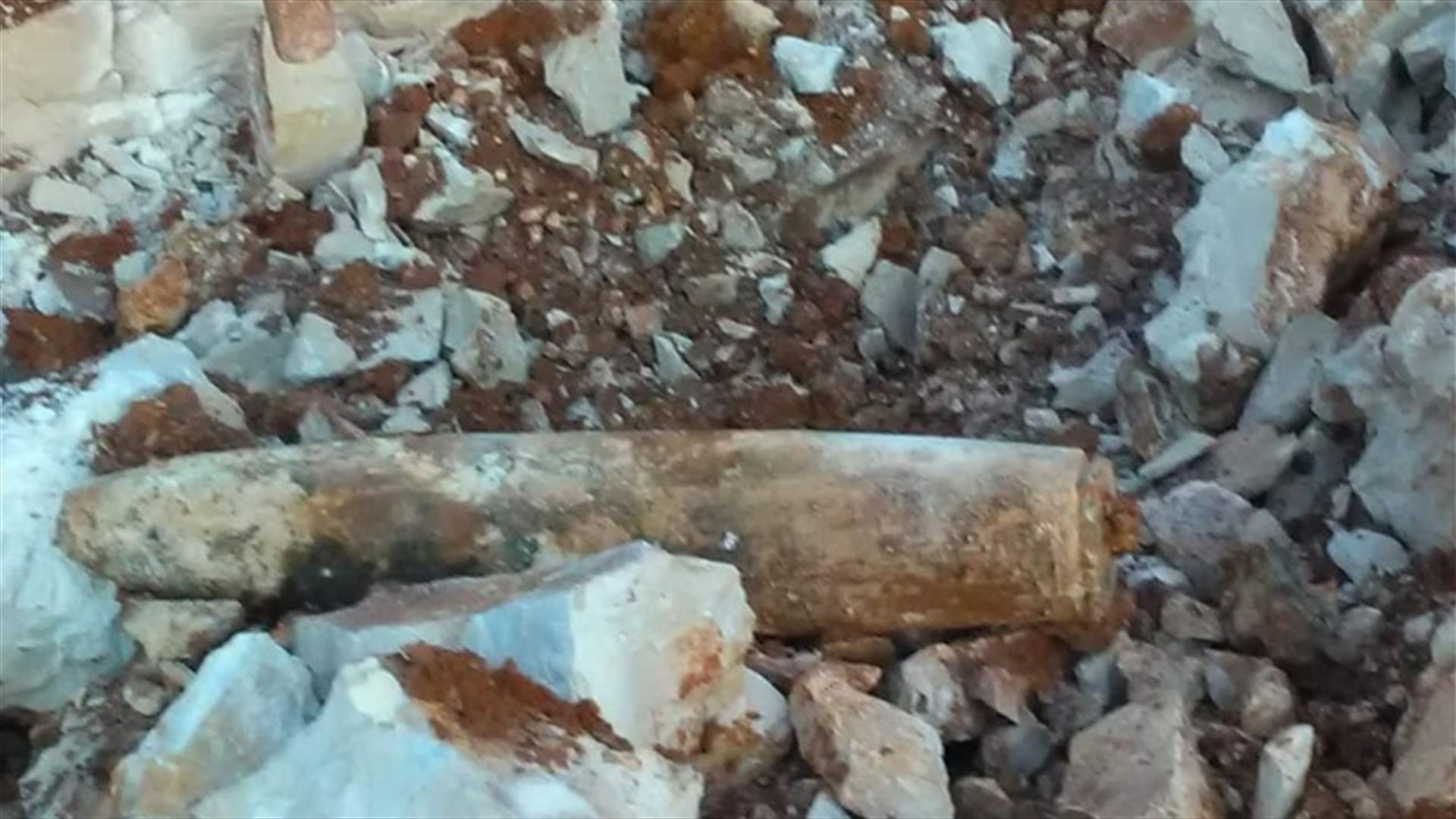 العثور على صاروخ قديم من مخلفات العدو الاسرائيلي بين الطيبة ودير سريان