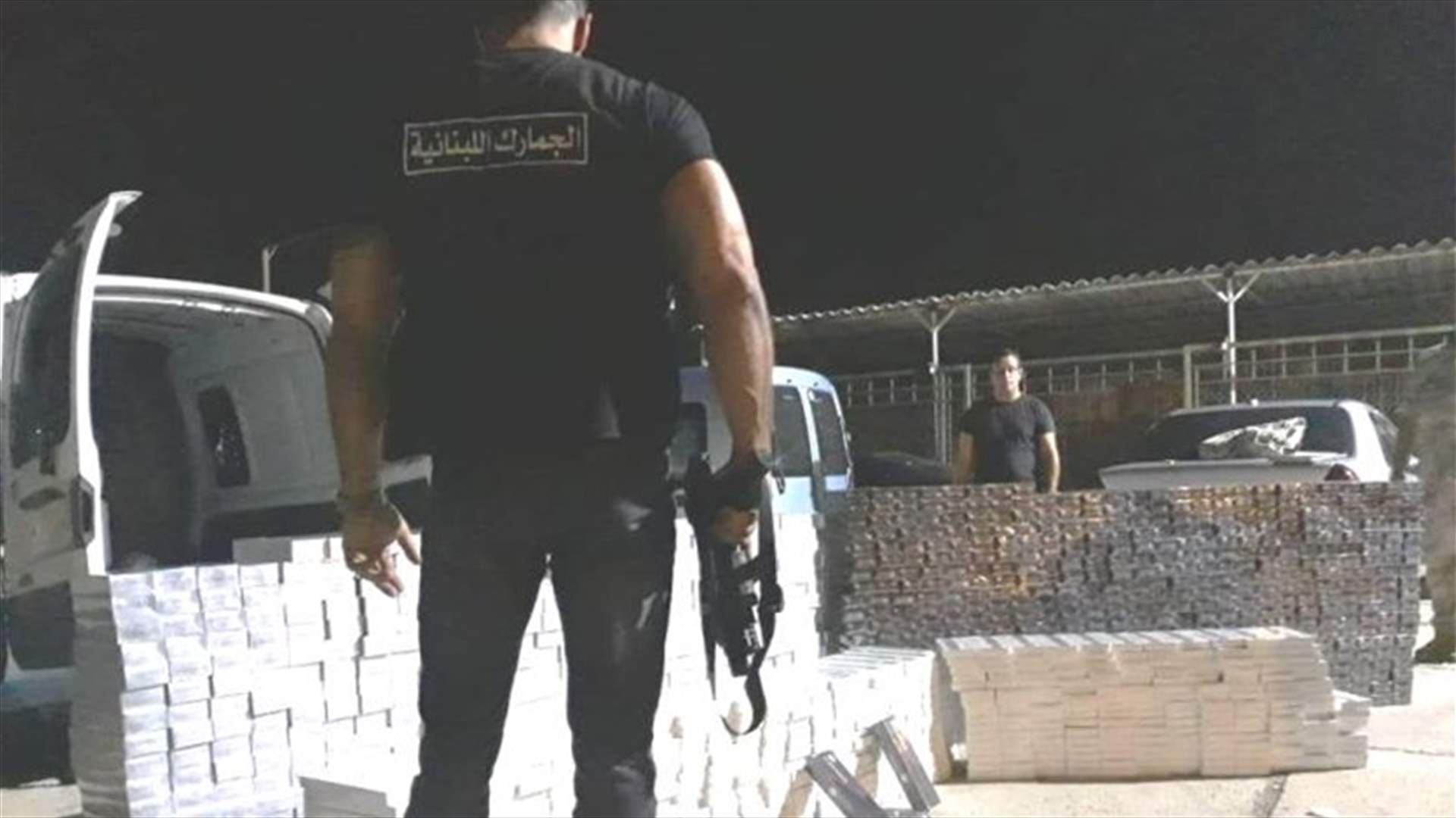 ضبط سجائر أجنبية مهربة على متن فان في الجنوب