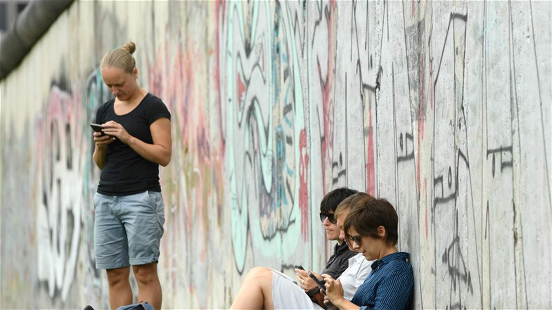 بعد 30 عاما على انهيار جدار برلين.. سكان شرق ألمانيا يشعرون أنهم أدنى منزلة