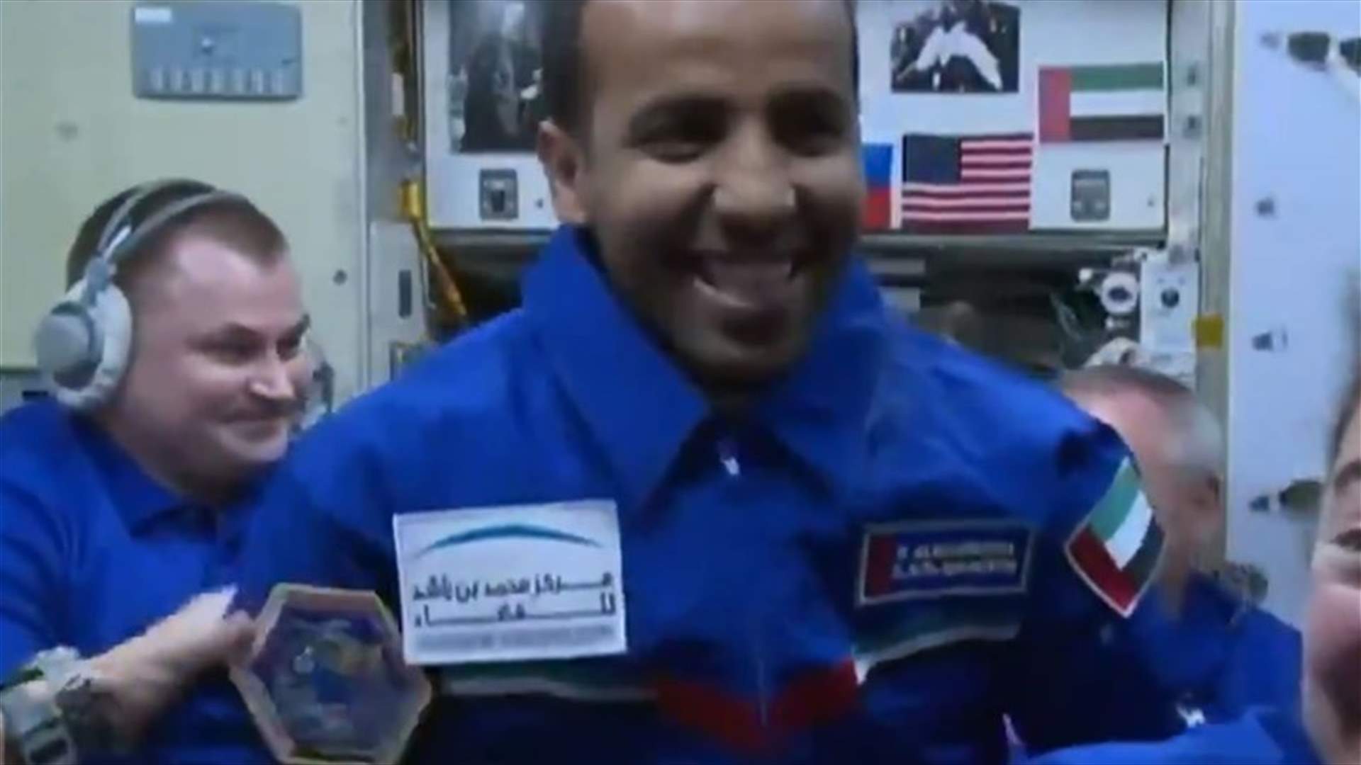 لحظات تاريخية لدخول هزاع المنصوري أول رائد فضاء إماراتي إلى محطة الفضاء الدولية (فيديو)