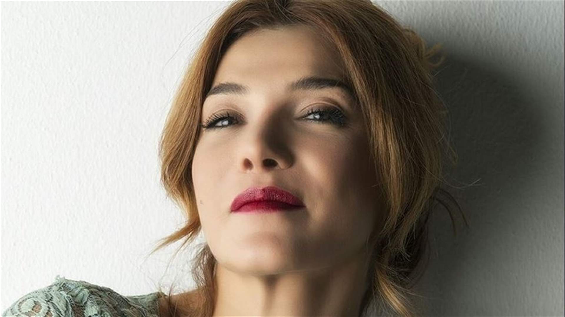 ابن ندى أبو فرحات يخطف الأنظار بشعره الطويل