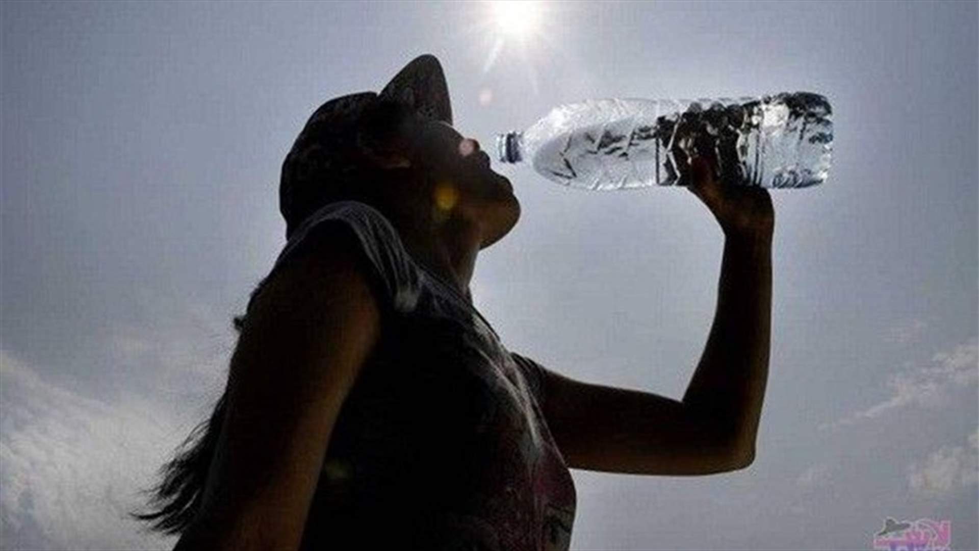 شرب الماء ليس الوسيلة الفضلى لترطيب الجسم... ما هي نصيحة العلماء؟
