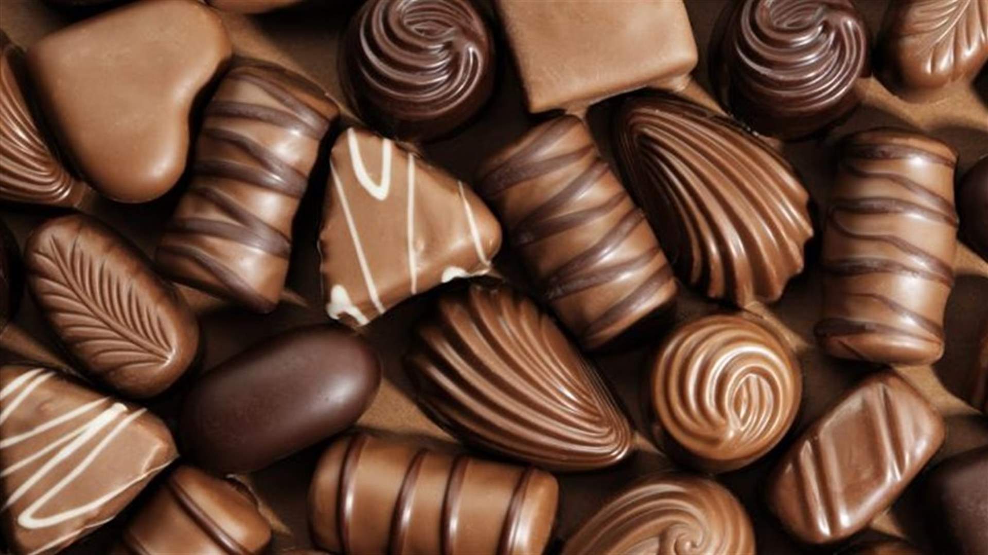 تناول الشوكولاتة الداكنة قد لا يُفيد البصر... ماذا اكتشف الباحثون؟