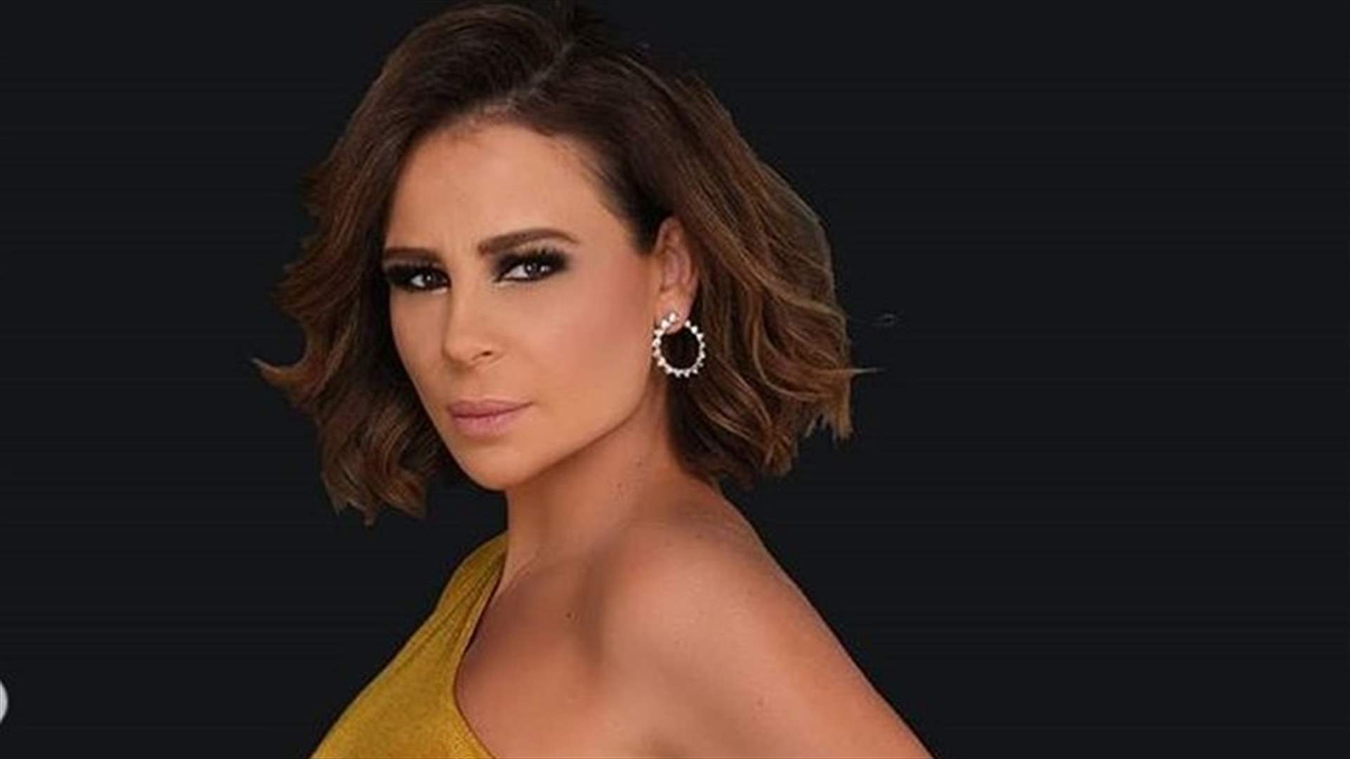 كارول سماحة تنفي وجود تجاعيد بعد الصورة الشهيرة: القميص المُقلّمة إنعكست على وجهي