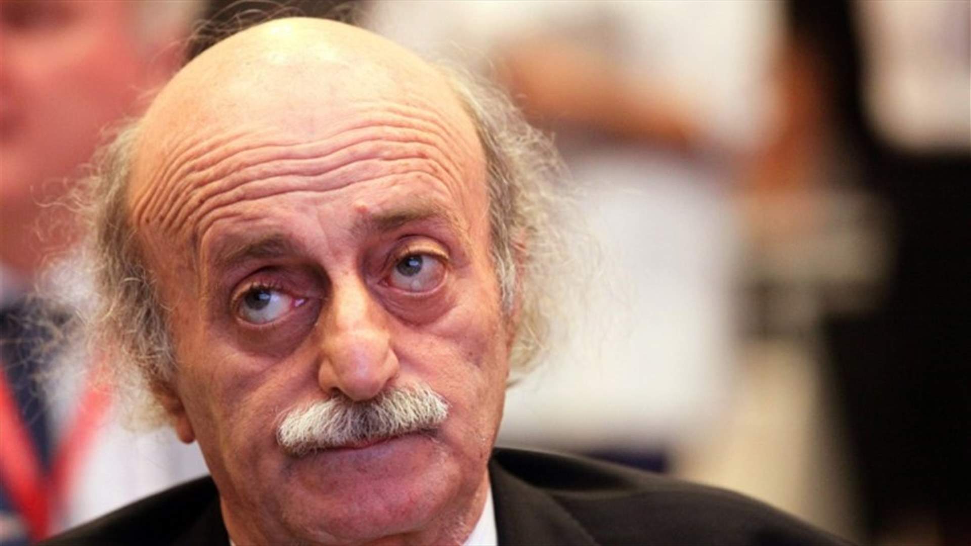 جنبلاط يغرّد عن أزمة الدولار...