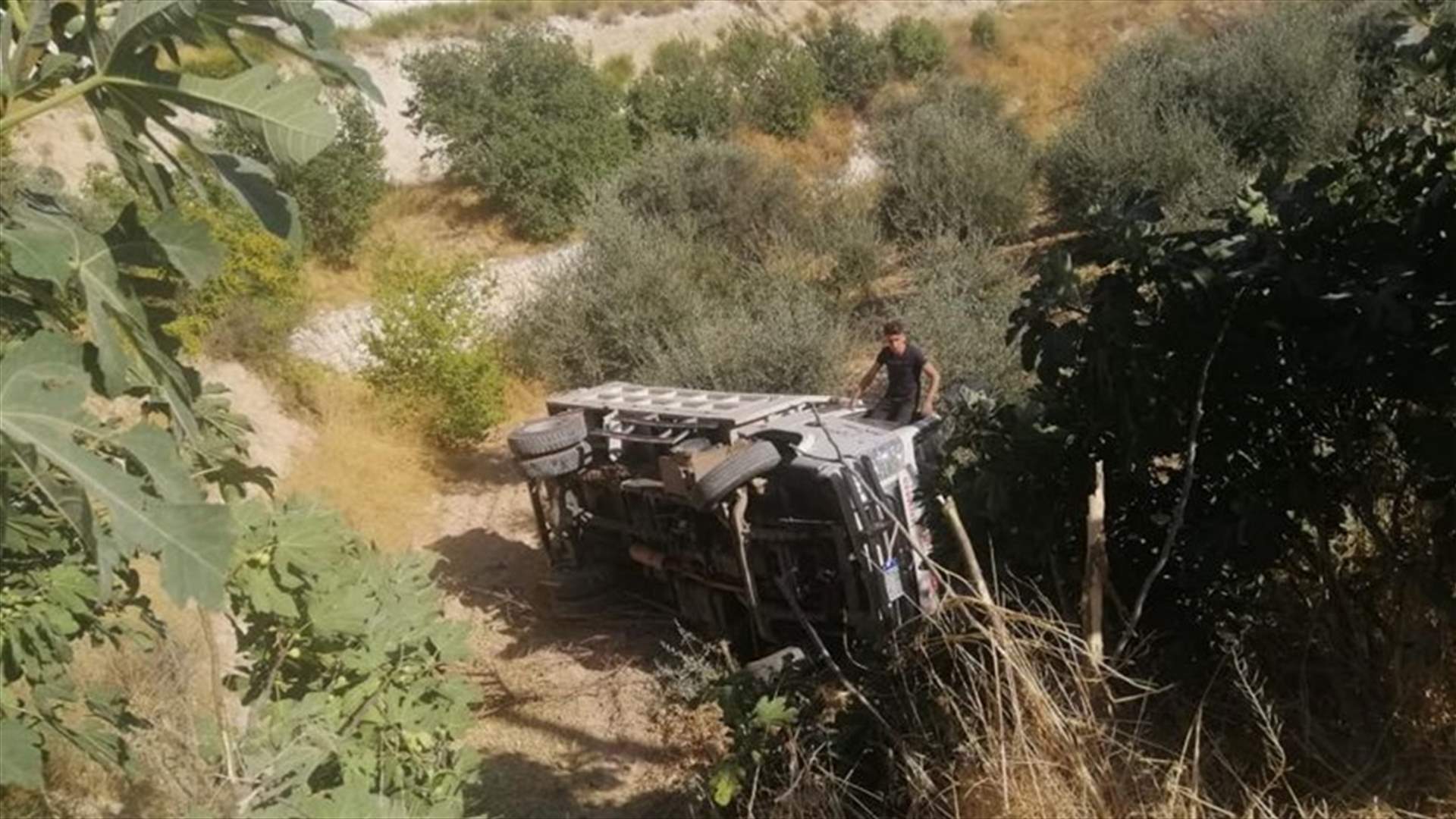 جريحان اثر تدهور شاحنة في بلدة بدنايل