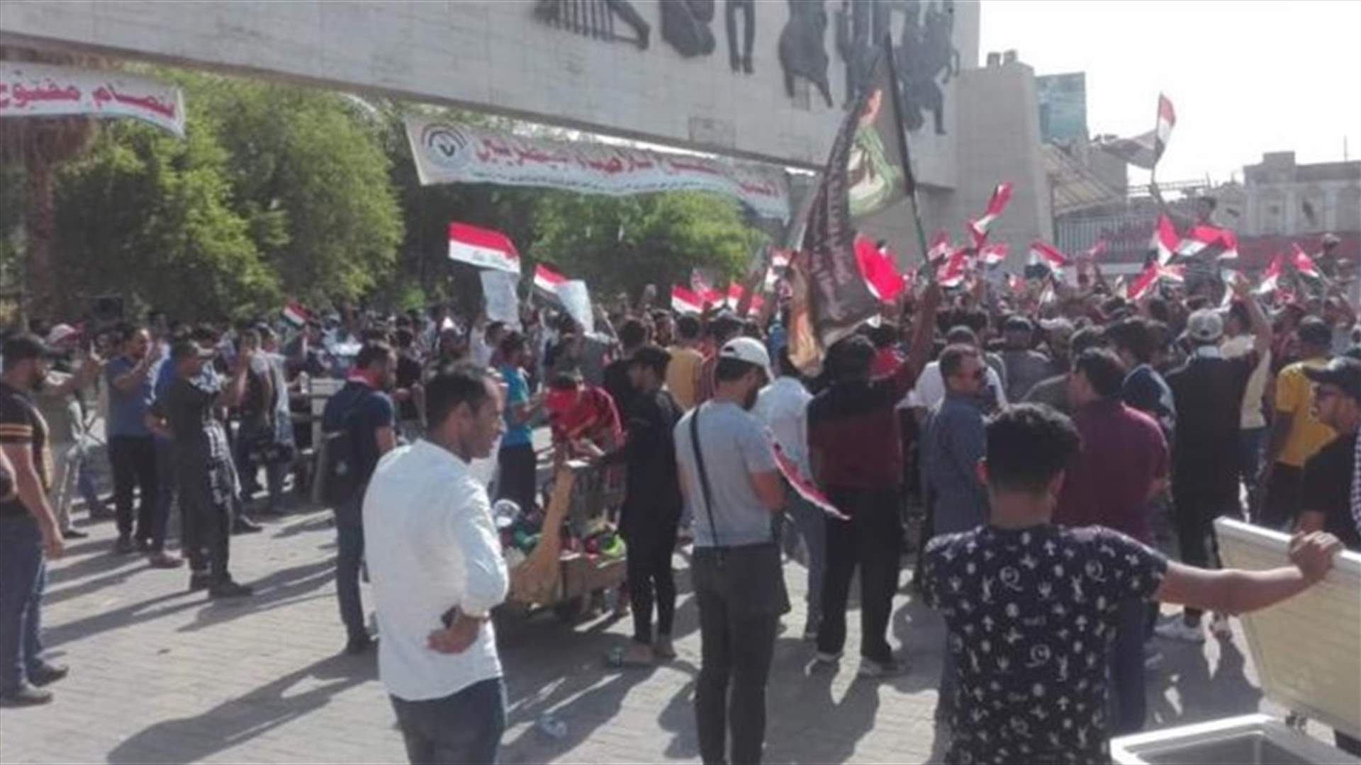 قوات الأمن العراقية تستخدم الرصاص الحي لتفريق المتظاهرين في بغداد