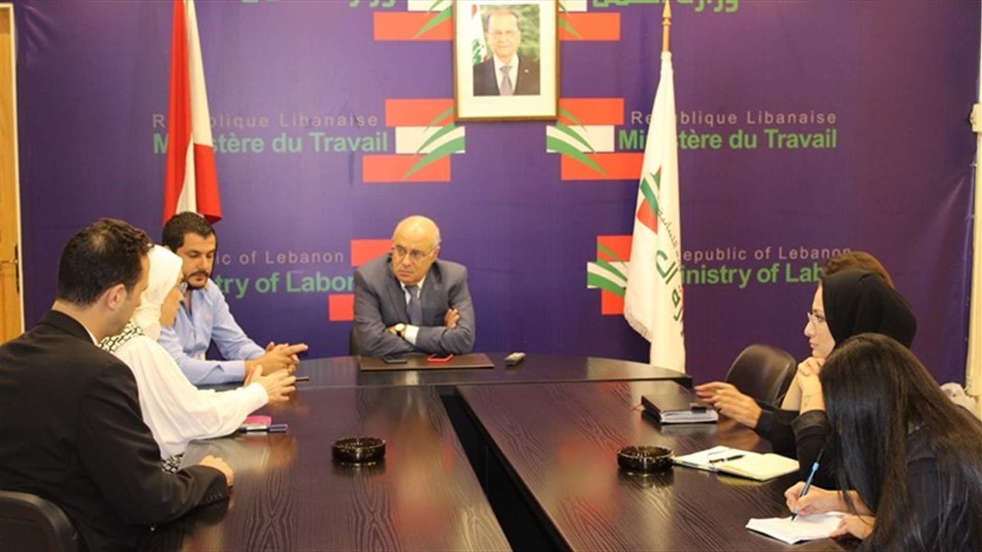أبو سليمان أبدى استعداده الكامل لإعطاء إجازات العمل للمستحقين من السوريين