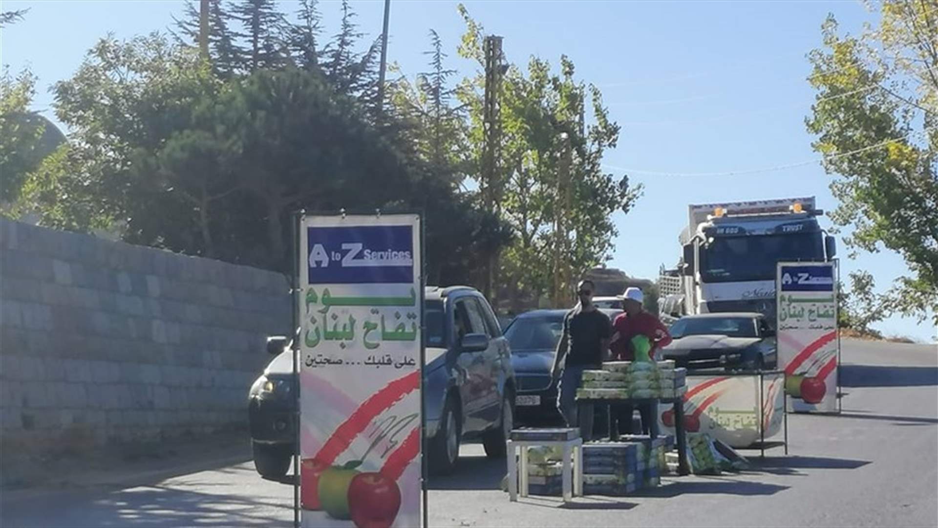 في &quot;يوم التفاح اللبناني&quot;... دعم سياسي لافت: &quot;تفاح بلادك الك ولولادك&quot; (صور)