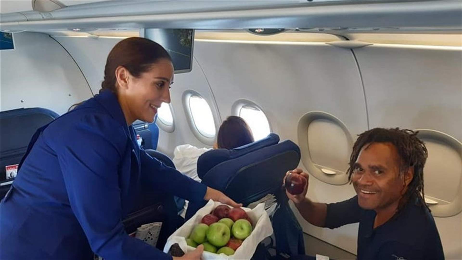 On Lebanese Apple Day, MEA distributes apples to passengers-[PHOTOS]