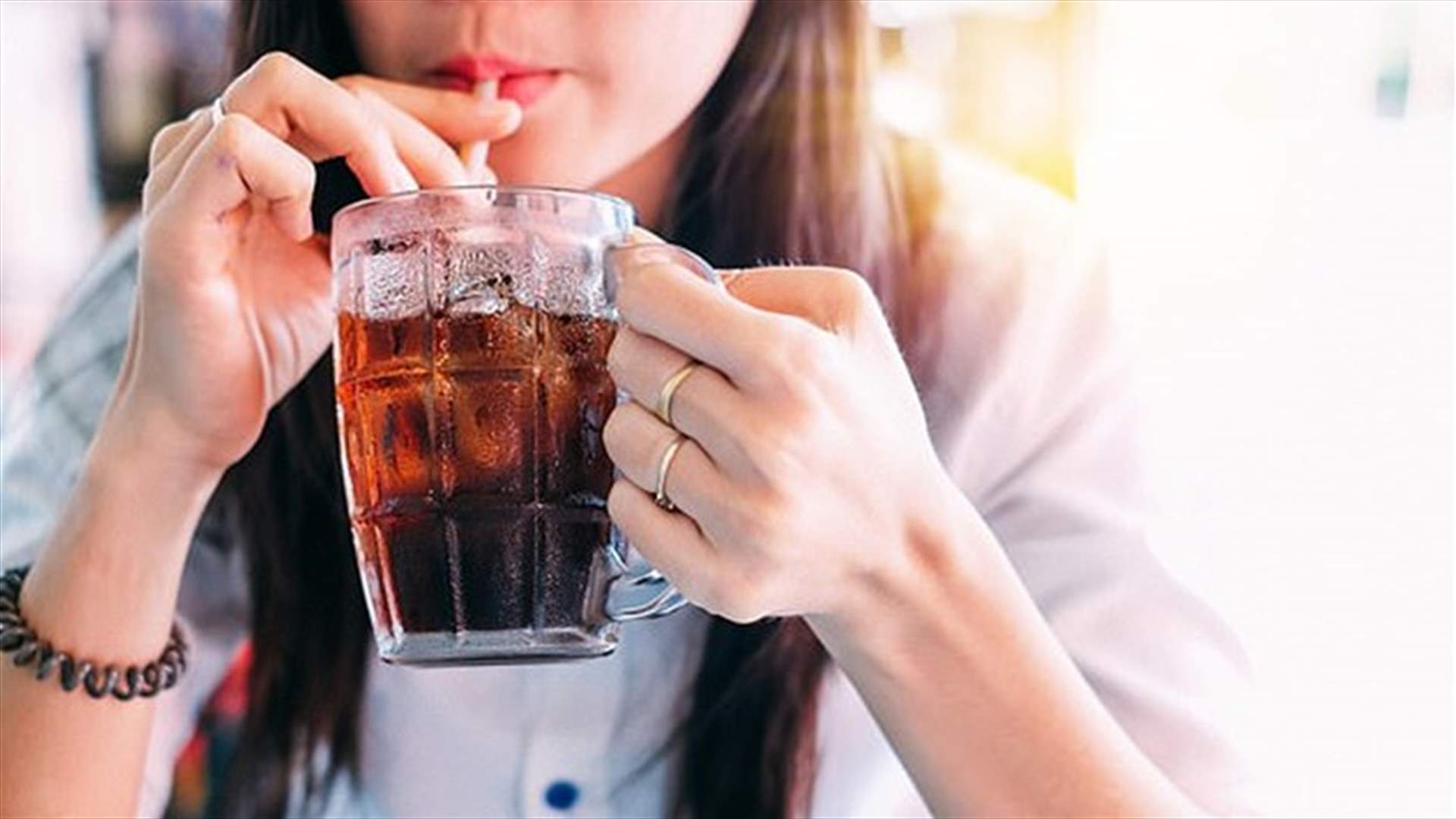 دراسة تكشف عن المنافع الصحية لتقليل استهلاك المشروبات السكرية